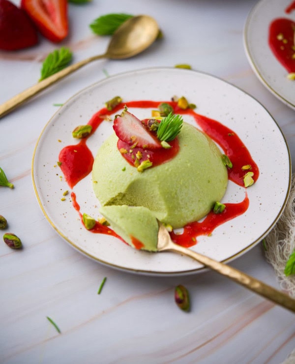 Roundup Image for Fresh Spring Dessert Ideas