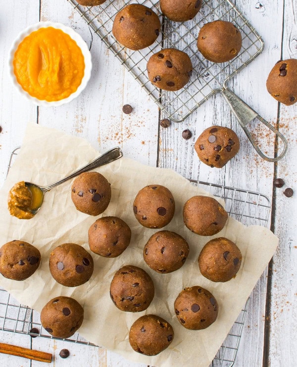 Roundup Image for Best Thanksgiving Desserts 